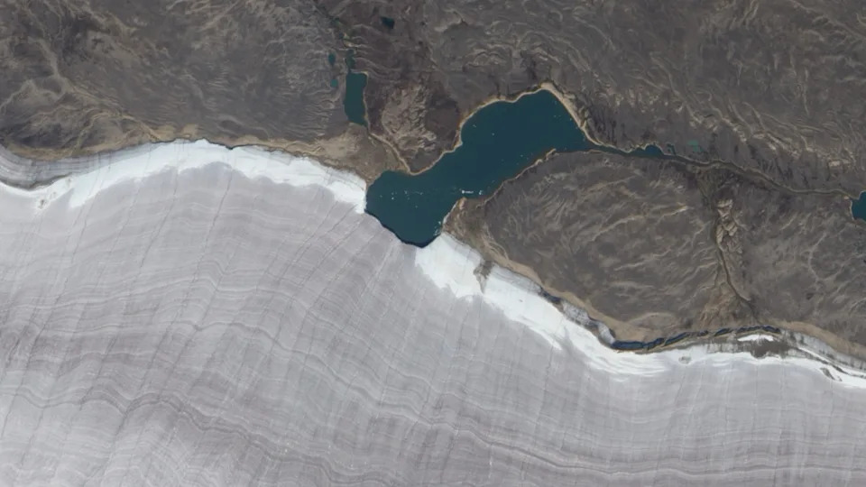 Iz svemira: Neobični kopneni most razdvaja dve kontrastne jezera u Patagoniji