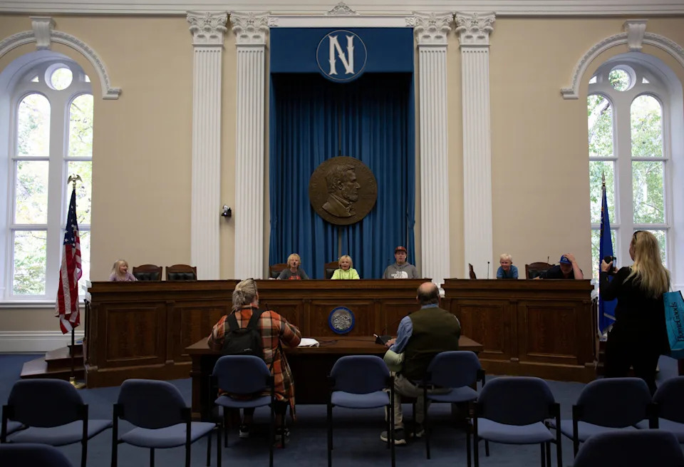 Nationwide Slide: Trump Approval Falls to 34% as 60% Disapprove — State Ratings Drop Ahead of Midterms
