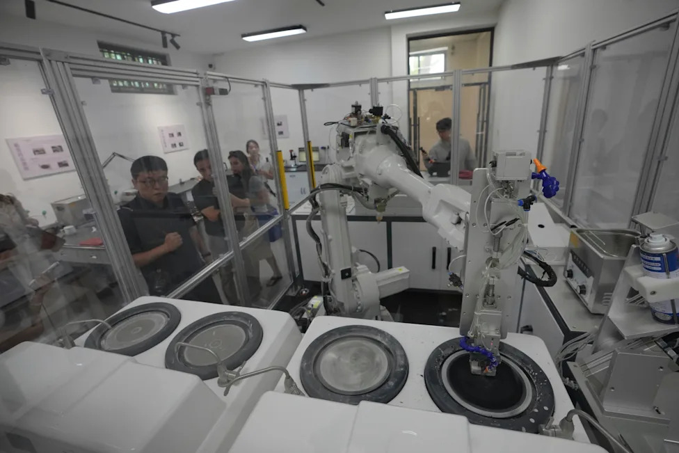 Kako Jingdezhen Čuva Vekovima Staru Porcelansku Baštinu i Privlači Novu Generaciju