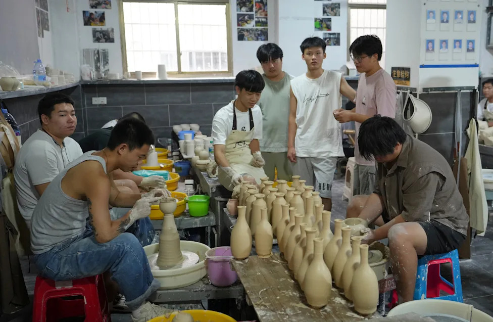 Kako Jingdezhen Čuva Vekovima Staru Porcelansku Baštinu i Privlači Novu Generaciju