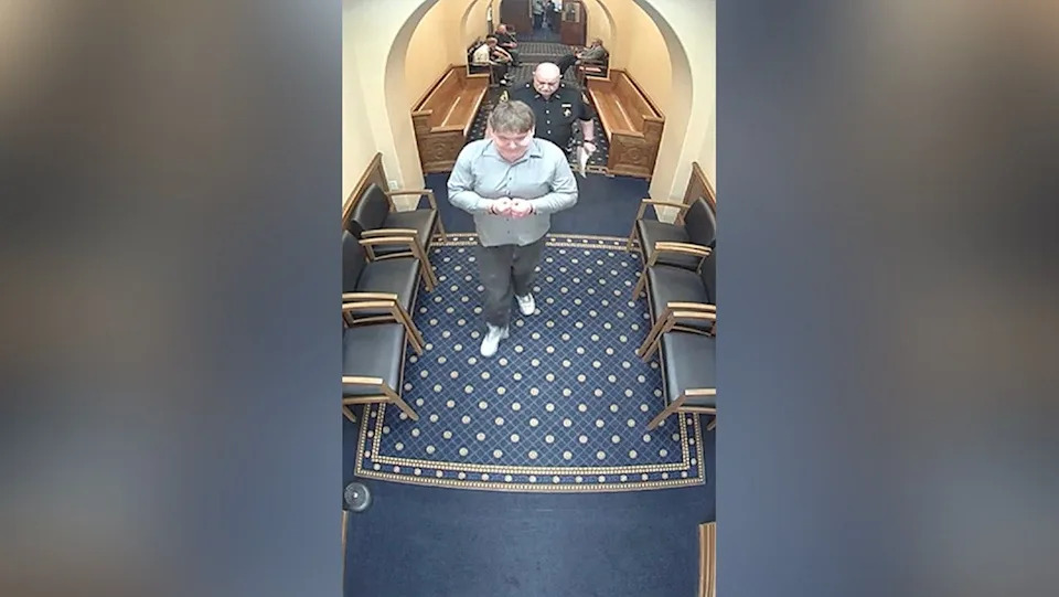Handcuffed Inmate Slips Free, Strikes Deputy and Attempts Courthouse Escape in Ohio