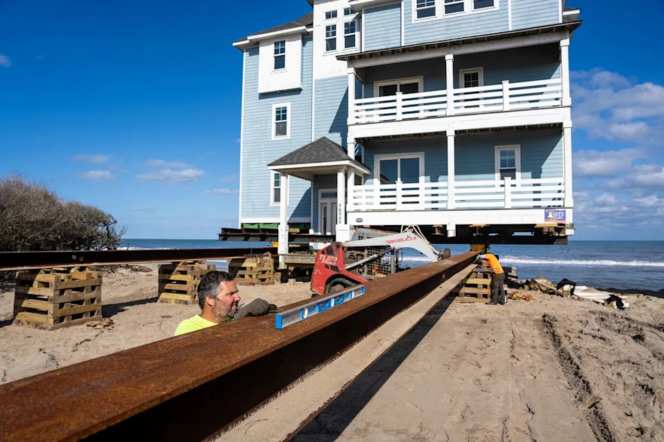 FEMA Rules Are Pushing Coastal Homeowners to Let Houses Collapse Into the Sea, Report Finds