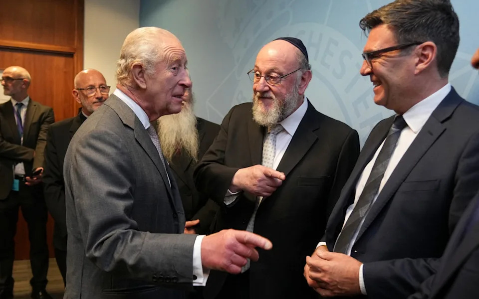 Chief Rabbi to Lead Yom Kippur in Manchester After Synagogue Attack, Warns Rising Threat From Demonisation
