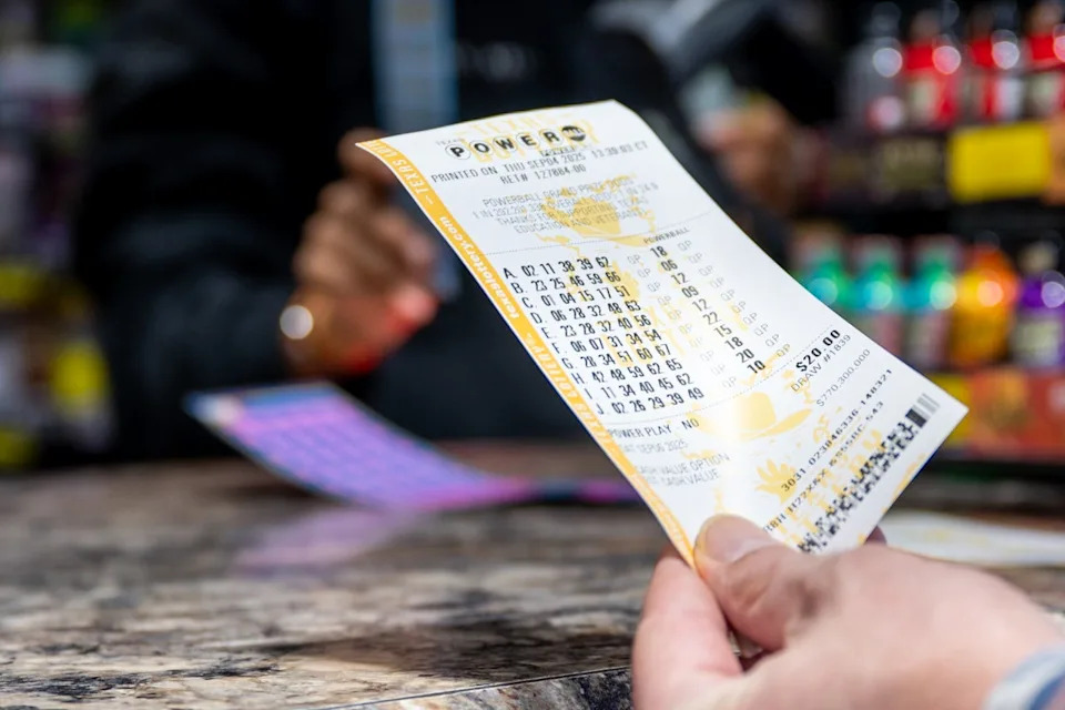 $2 Quick Pick Wins $1.04B Powerball Jackpot — Winner Claims $450.5M Cash Lump Sum
