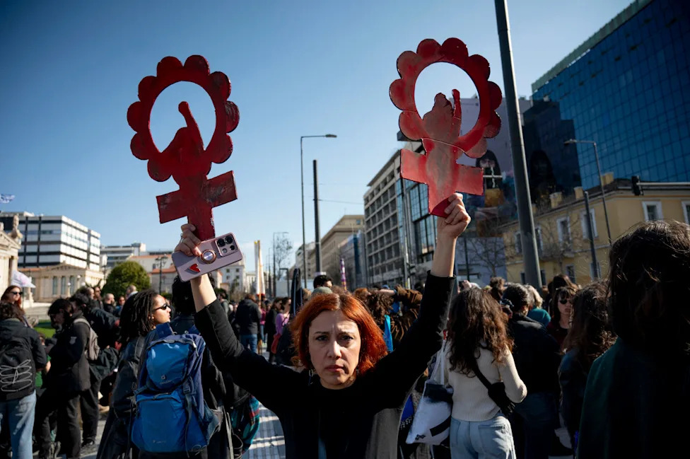Why Many Young Democratic Women Blame Men — Media, Status and Social Incentives