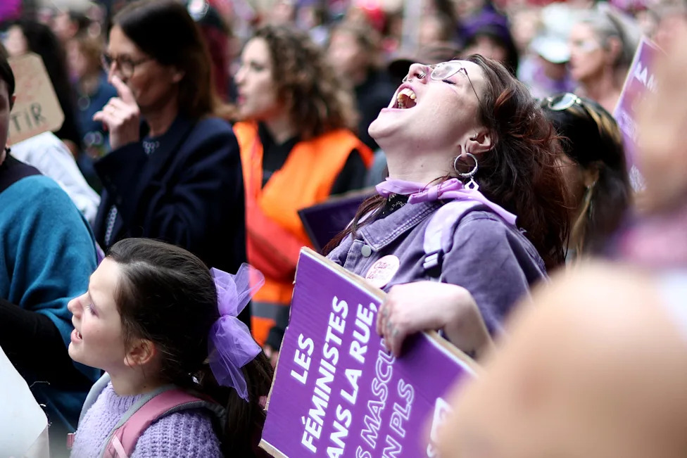 Why Many Young Democratic Women Blame Men — Media, Status and Social Incentives