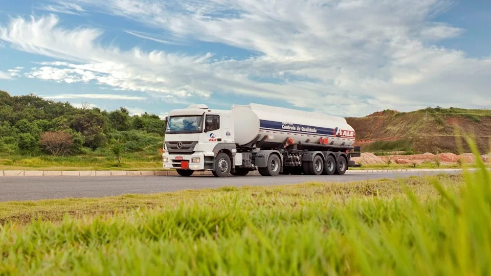 U.S. Temporarily Lets Qualified Fuel Truckers Work Up to 16 Hours to Ease Supply Strains