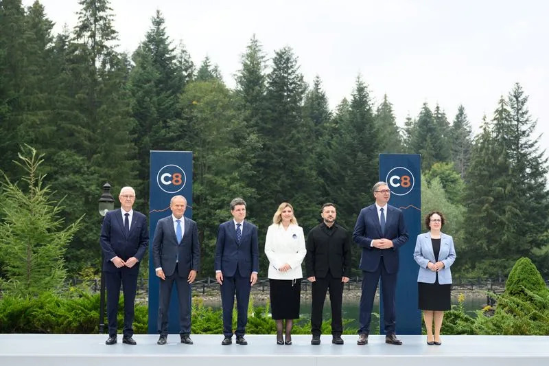 Zelenskiy Unveils 'Carpathian Eight' to Boost Trade, Energy and Security — 50 Deals Worth €1bn