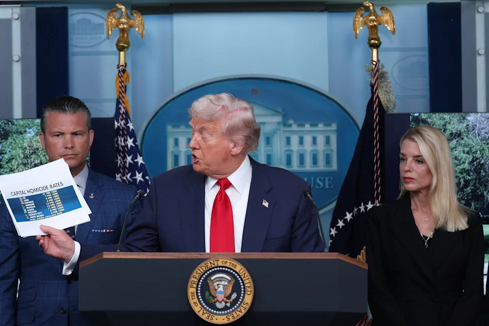 Is Trump’s New White House Ban On Select News Outlets Legal? A Complex First Amendment Fight Looms
