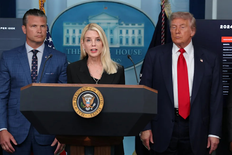 Is Trump’s New White House Ban On Select News Outlets Legal? A Complex First Amendment Fight Looms