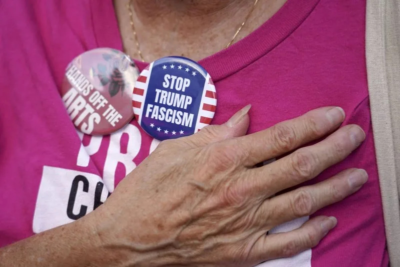 Thousands Form Human Chain at Kennedy Center to Protest Sudden Closure; Lynda Carter Joins Vigil