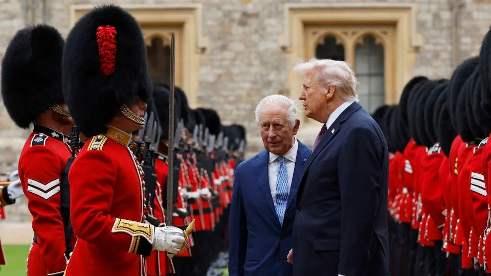 Buckingham Palace May Ditch Real Bearskins As MPs Push For Faux‑Fur Guards' Caps