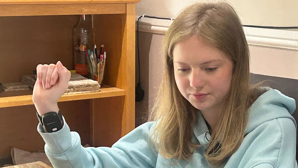 ‘Miracle’ Wrist Device Dramatically Eases 13‑Year‑Old’s Severe Tourette Tics