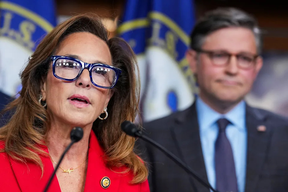 GOP Insider: Trump Is 'Kryptonite' — Republicans Split Over Loyalty With Midterms Near