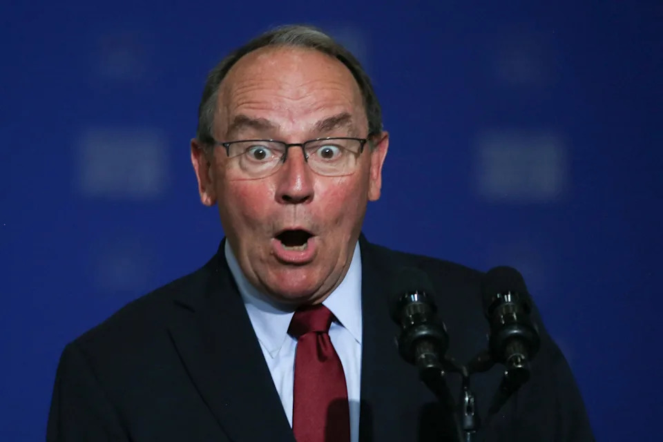GOP Insider: Trump Is 'Kryptonite' — Republicans Split Over Loyalty With Midterms Near