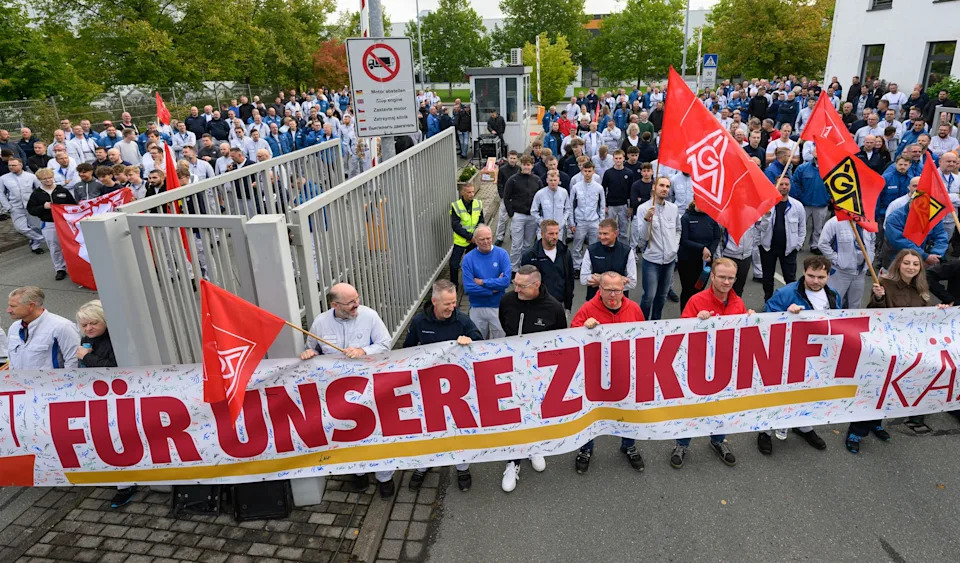 Germany’s Auto Workers Rally Nationwide as Carmakers Announce Massive Job Cuts
