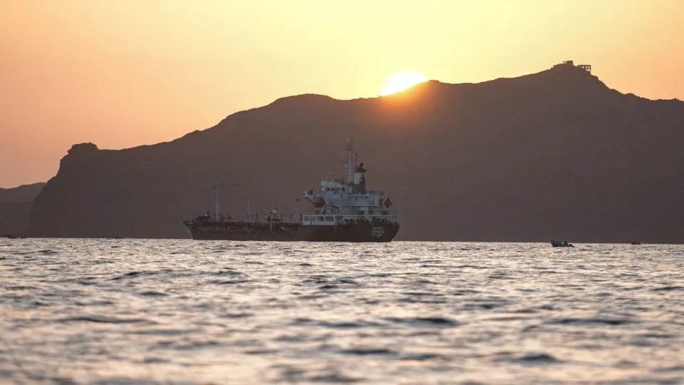 Houthis Escalate: Seize Red Sea Coast, Push Toward Taiz and Aden