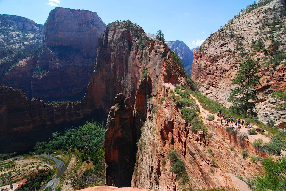 Pastor Appeared Injured After Wife Fell From Angels Landing — Indicted Two Decades Later, Died Awaiting Extradition