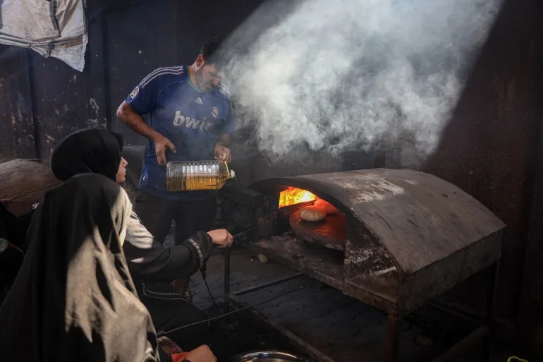 Communal Ovens Keep Displaced Gaza Families Fed as Fuel and Jobs Dry Up