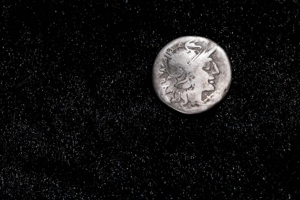 Amateur Detectorist Uncovers Germany’s Largest Hadrian-Era Hoard: 934 Roman Silver Coins