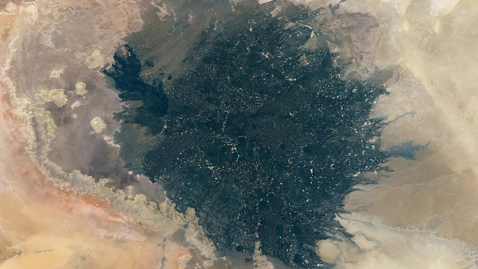 Bright White Salt, Not Snow: Natron Slab Glitters at Sahara’s Highest Peak