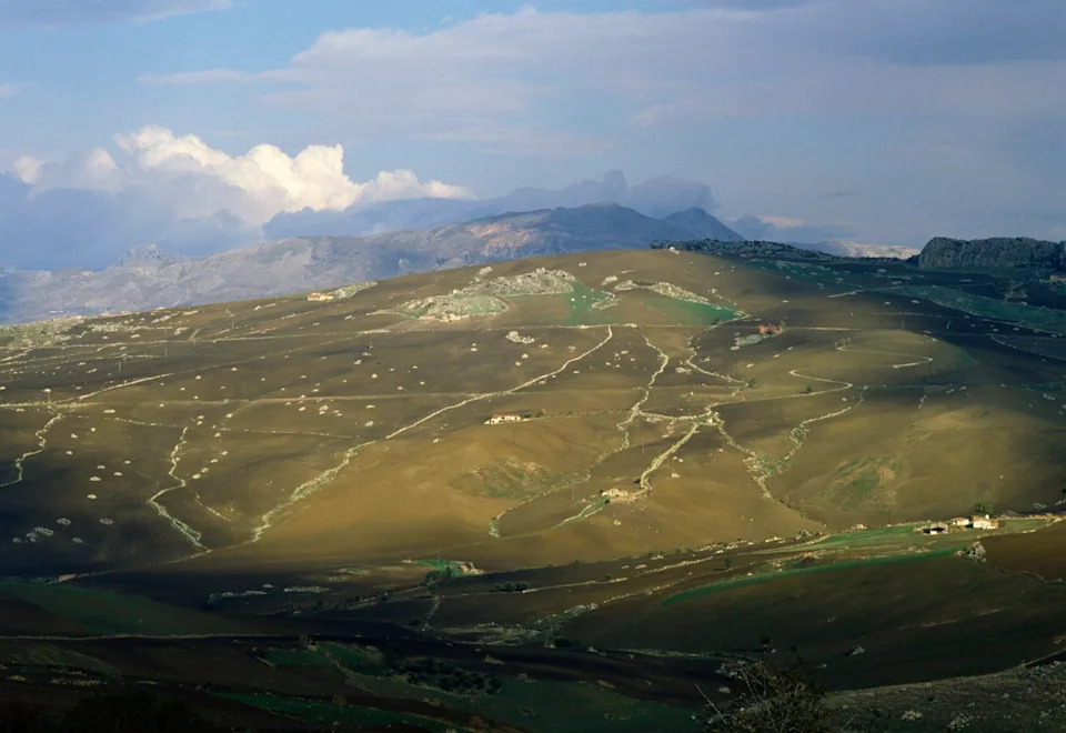 Can a 500‑Year‑Old Sicilian Arbëreshë Town Survive a Warming Climate?