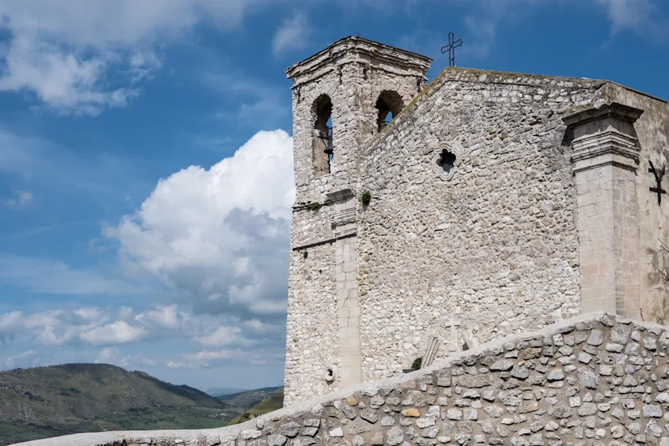 Can a 500‑Year‑Old Sicilian Arbëreshë Town Survive a Warming Climate?