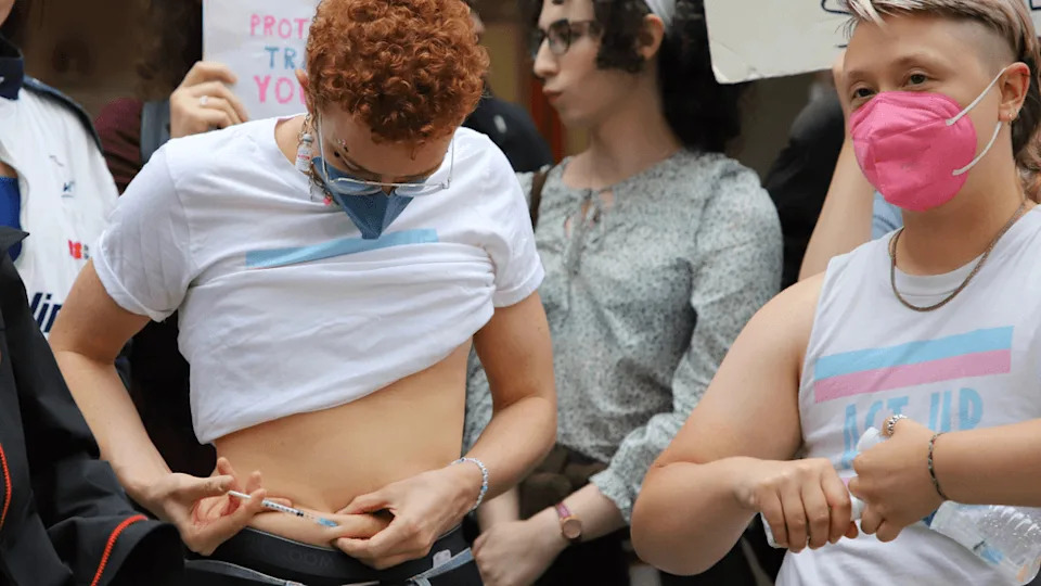‘Honor Your Oath’: Hundreds Protest NYU Langone Over Settlement That Bars Youth From Gender‑Affirming Care