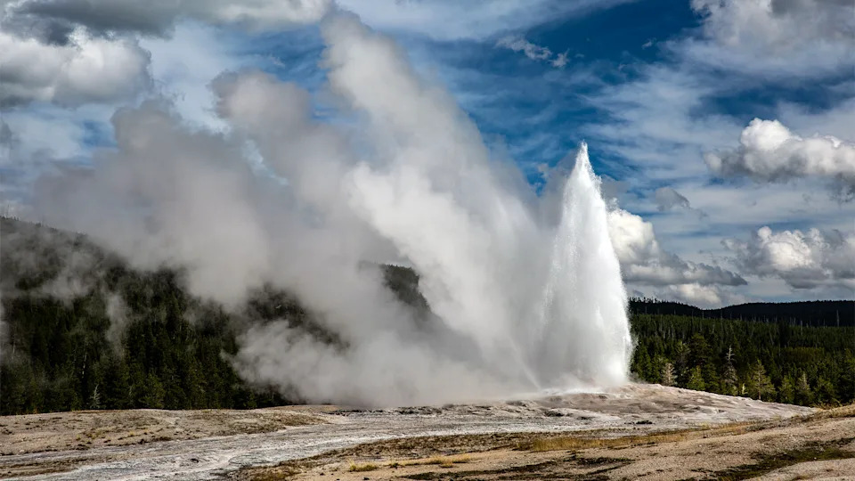 What If Yellowstone Blew? A Science-Based Worst-Case Timeline