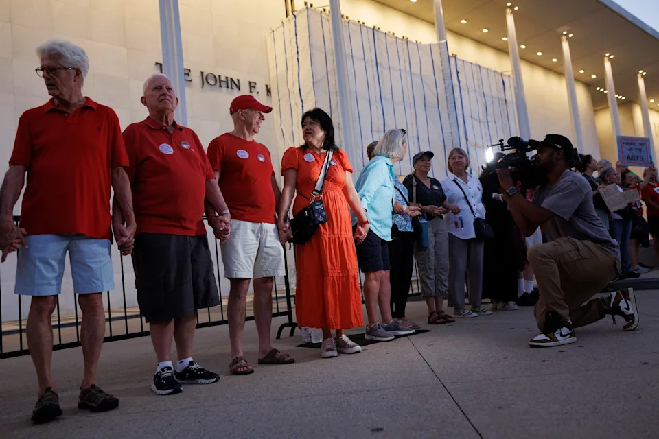 Kennedy Center Closure Extended Amid Structural Concerns and Legal Fight Over Name