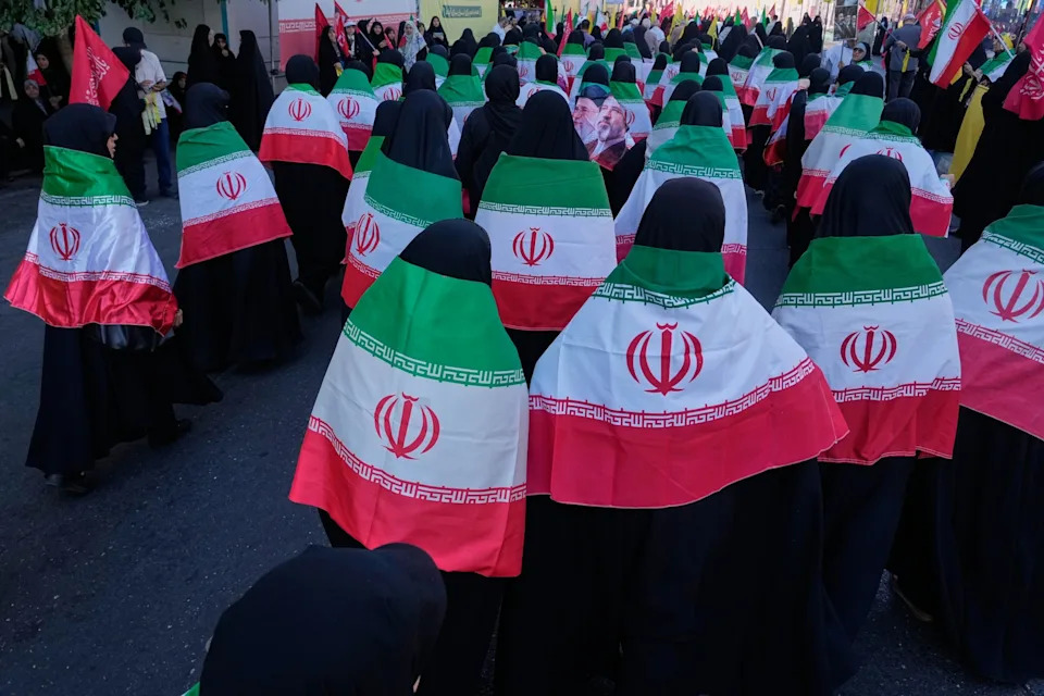 U.S.-Iran Standoff: Saudi Safety Alerts Lifted, Mediated UN Talks, and a Ship Struck in the Strait of Hormuz