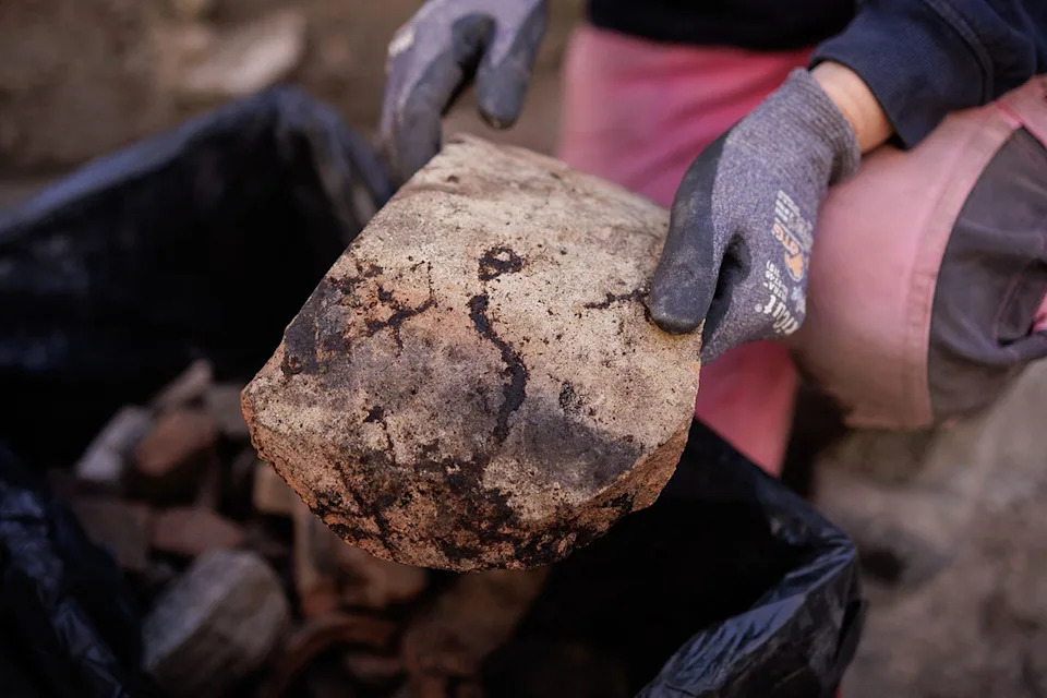 72‑Foot Gallic Wall Unearthed Under Hôtel‑Dieu in Paris May Date to Julius Caesar’s Era