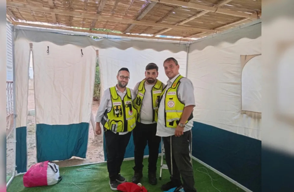 MDA Medics Complete Woman's Sukkah After Treating Head Injury in Netanya
