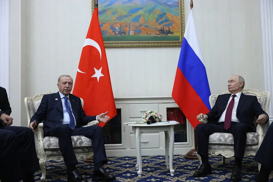 Erdogan Warns Russia-Ukraine Conflict Could Spill Into NATO, Urges Restraint and Offers Mediation