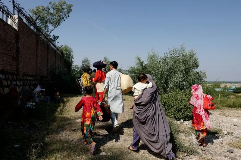 Imran Khan's PTI Delays Peshawar-to-Islamabad Long March To October 4