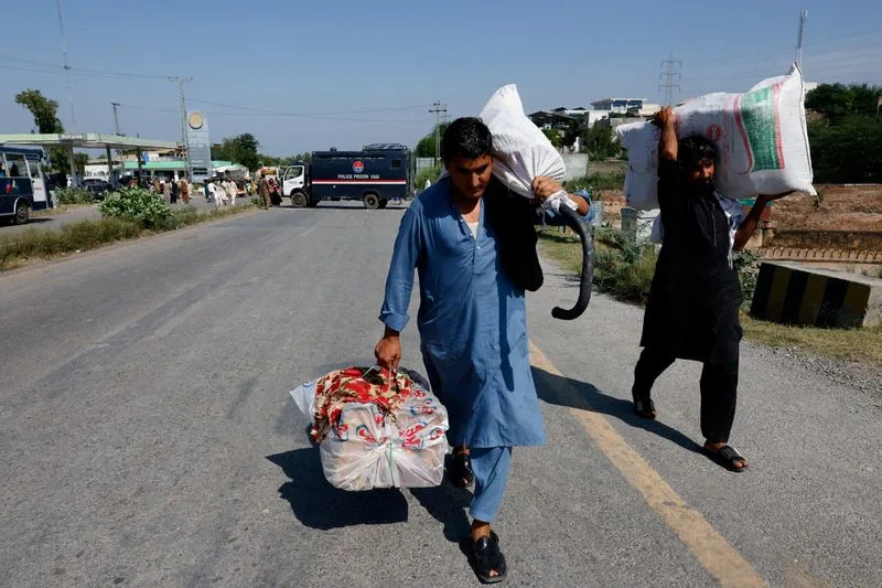 Imran Khan's PTI Delays Peshawar-to-Islamabad Long March To October 4