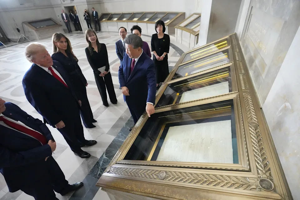 Trump, Xi Wrap Up Lavish State Visit Amid Few Public Breakthroughs