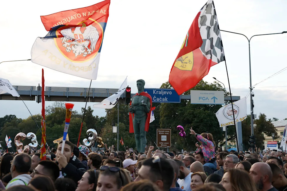 Thousands Welcome Student Cyclists in Kragujevac as They Enter Serbia’s Oct. 25 Election Race