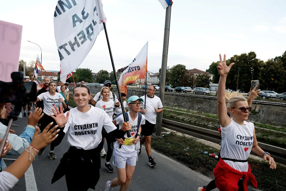 Thousands Welcome Student Cyclists in Kragujevac as They Enter Serbia’s Oct. 25 Election Race