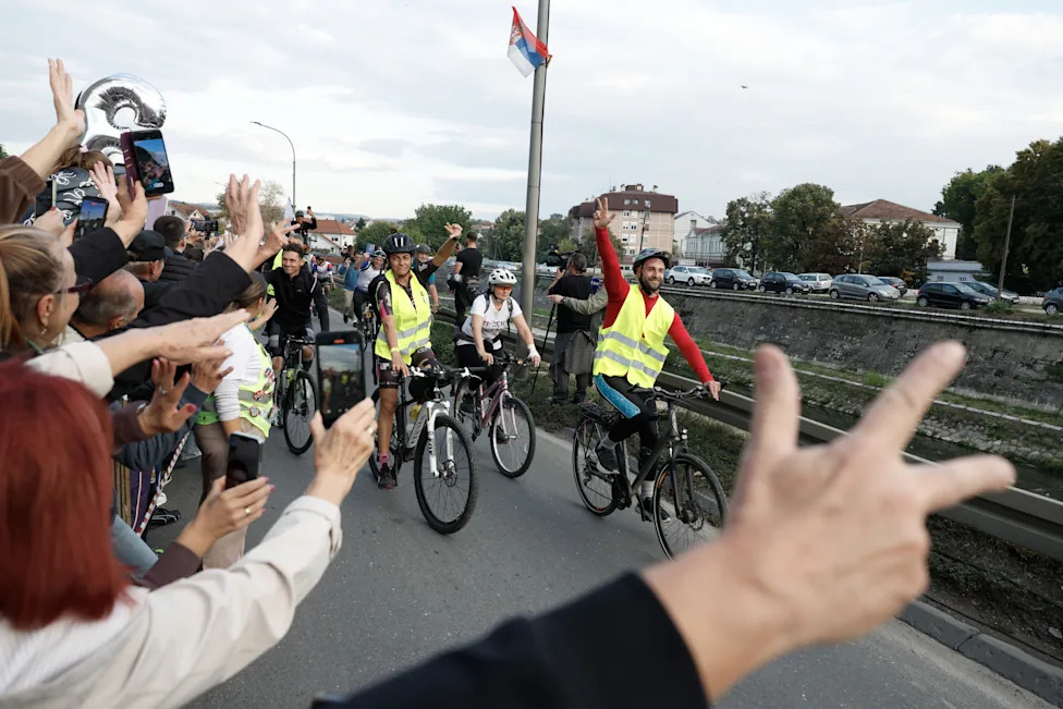 Thousands Welcome Student Cyclists in Kragujevac as They Enter Serbia’s Oct. 25 Election Race