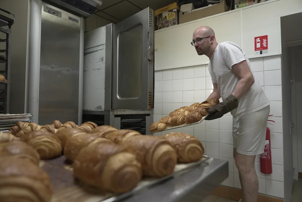Crunch Time for French Bakers: Soaring Heating-Oil Prices Bite Into Baguette Business