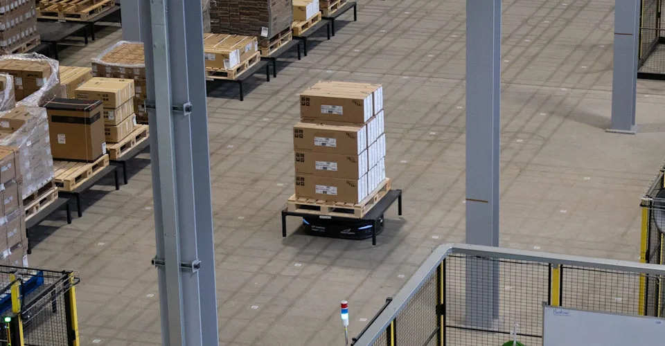 Yusen Opens 1.1M sq ft Northampton Warehouse Featuring Robotics and Four‑Way Conveyor — First Deployment of System Outside China