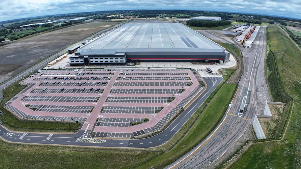 Yusen Opens 1.1M sq ft Northampton Warehouse Featuring Robotics and Four‑Way Conveyor — First Deployment of System Outside China