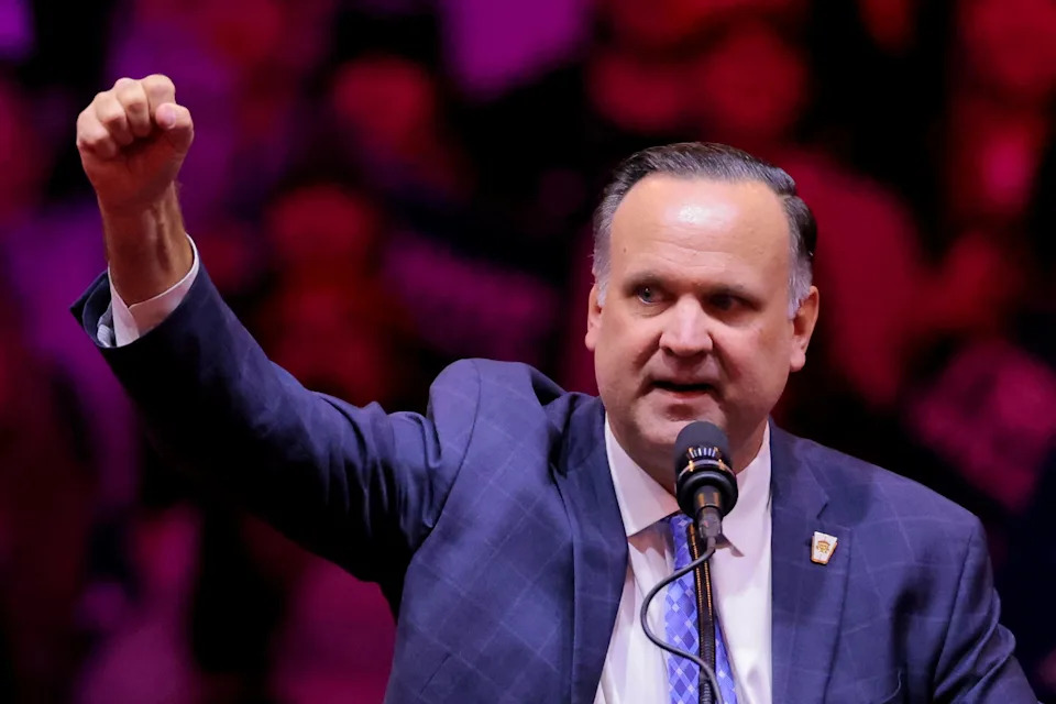 Scavino Champagne Clip Sparks MAGA Backlash — Conservatives Call It 'Tone‑Deaf' Ahead of 2026 Midterms