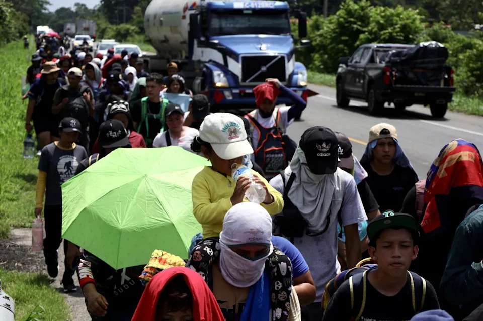 Over 600 Migrants Travel North in 'Fe y Esperanza' Caravan as U.S. Tightens Border Controls