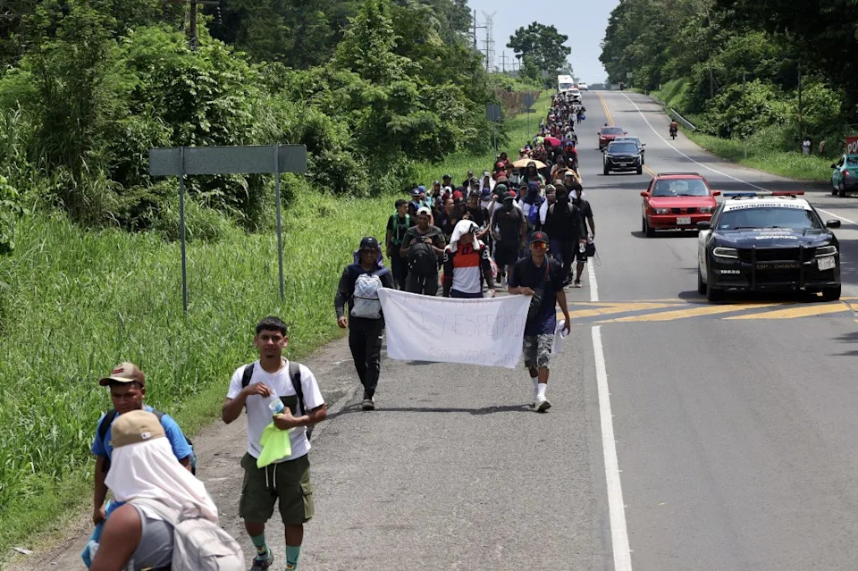 Over 600 Migrants Travel North in 'Fe y Esperanza' Caravan as U.S. Tightens Border Controls