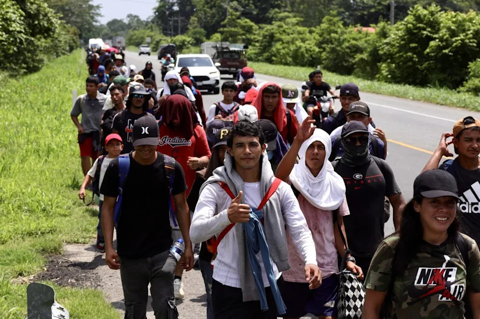Over 600 Migrants Travel North in 'Fe y Esperanza' Caravan as U.S. Tightens Border Controls