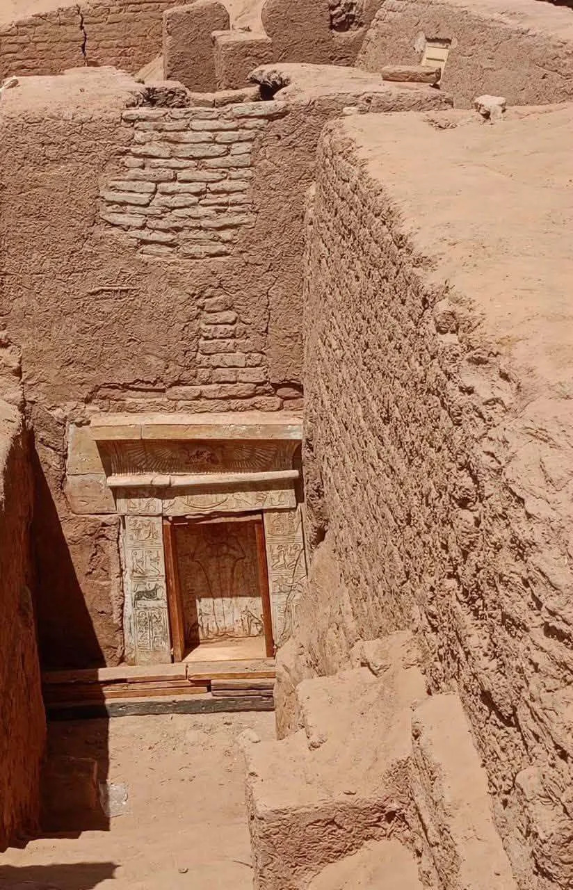 1,700-Year-Old Egyptian Tomb Reveals Rare Ancient Greek Lament — 