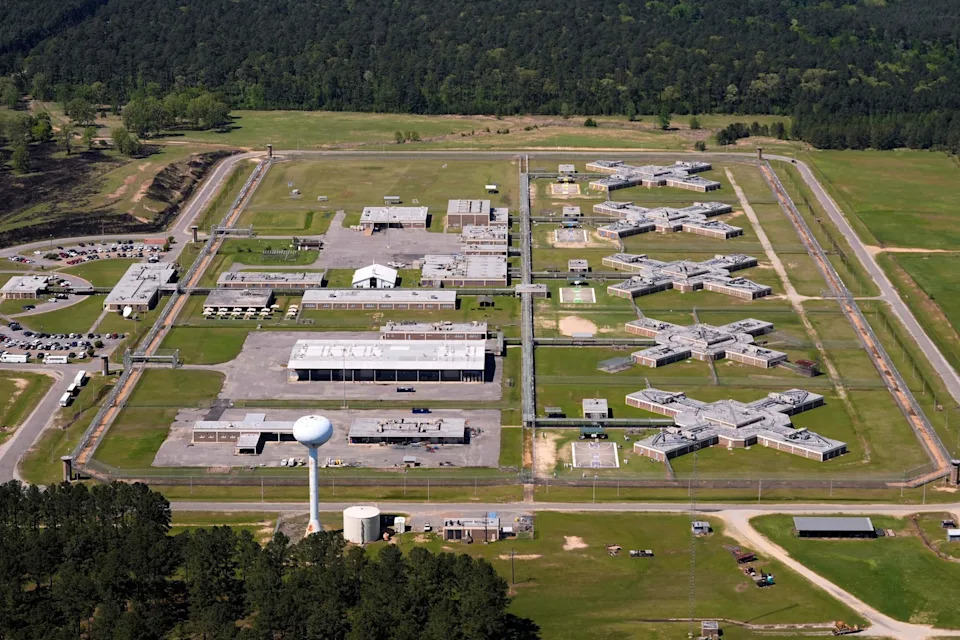 18-Year-Old With Approved SIJ Status Held In ICE Custody More Than 200 Days
