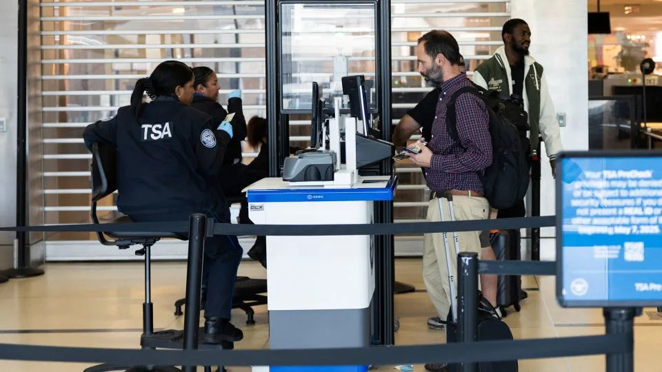 TSA Orders Document Checkers to Stand; Union Warns Chair Removals Threaten Worker Safety